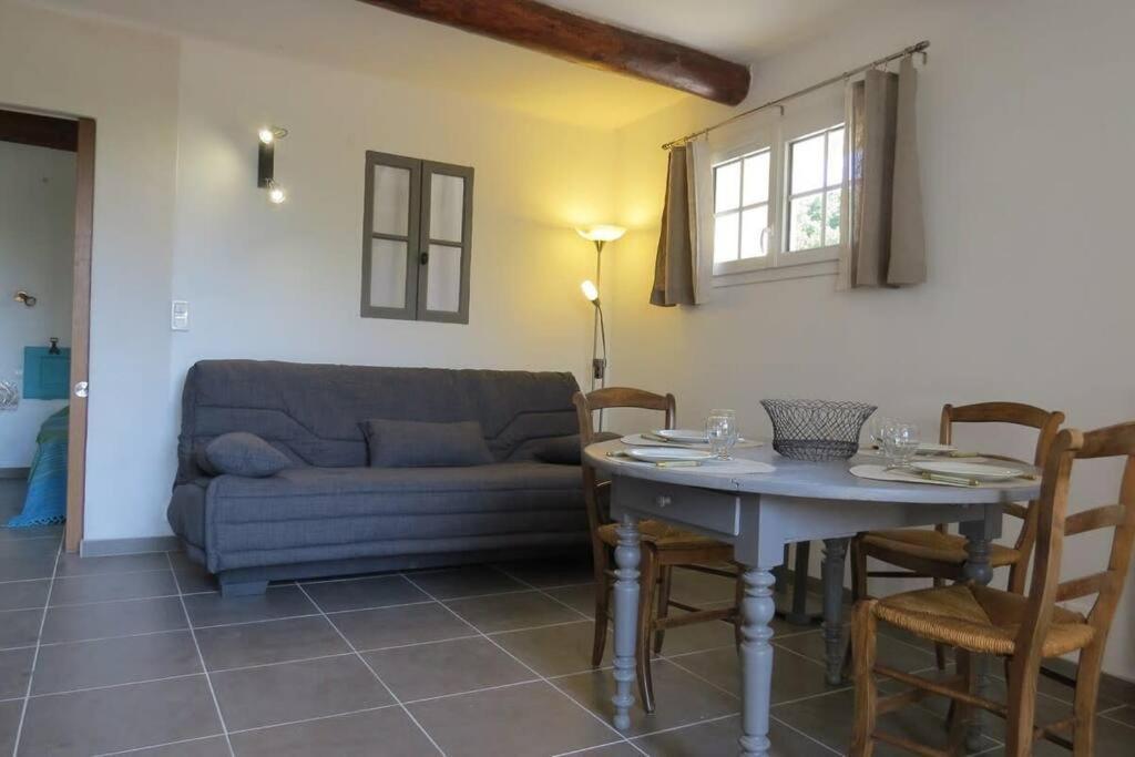 Les Tarraiettes Au Pied Du Luberon Villa Lourmarin Exterior foto